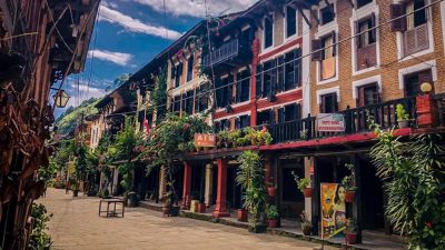 पर्यटक भन्छन् : बन्दीपुरका पुराना घरले लोभ्यायो