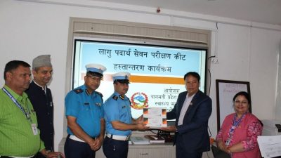 नवराजपुर गाउँपालिकाद्वारा प्रहरीलाई लागुऔषध परीक्षण कीट हस्तान्तरण