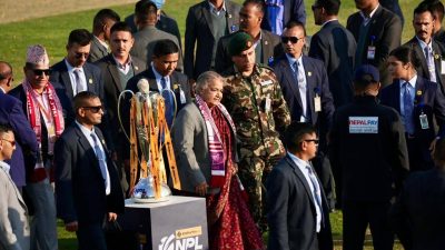 प्रधानमन्त्री कार्कीद्वारा एनपीएलको उद्घाटन, हेलिकप्टरबाट पुष्पवृष्टि