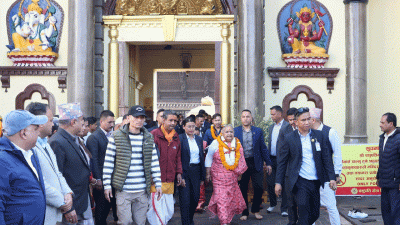 प्रधानमन्त्री कार्कीले गरिन् पशुपतिनाथमा पूजा अर्चना