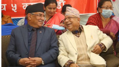 माधव नेपालको उम्मेदवारीविरुद्ध निर्वाचन आयोगमा उजुरी