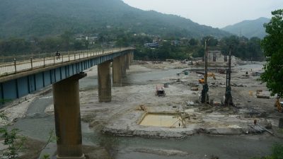 दैनिक एक सय ३० कामदार खटाएर मादी पुल निर्माण गरिँदै