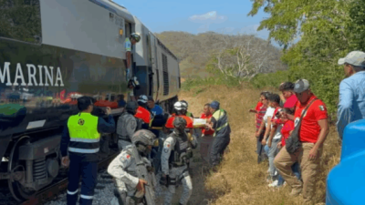 मेक्सिकोमा यात्रु बहाक रेल दुर्घटना हुँदा १३ जनाको मृत्यु, ९८ घाइते