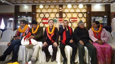 विशेष महाधिवेशनबाट निर्वाचित पदाधिकारीसहित गगन थापा निर्वाचन आयोगमा