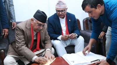 ओलीले मनोनयन दर्ता गराए