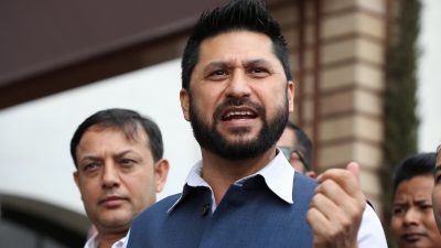 रवि लामिछानेले वारेसमार्फत चितवन–२ बाट उम्मेदवारी दर्ता