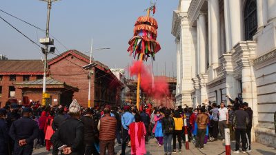 वसन्तपुरमा चिर ठड्याइयो: काठमाडौँमा होलीको विधिवत् सुरुवात, १८ गते टुँडिखेलमा सेलाइने