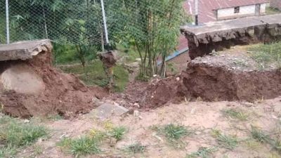 विद्यालयको निर्माणाधीन खेलमैदान भत्कियो