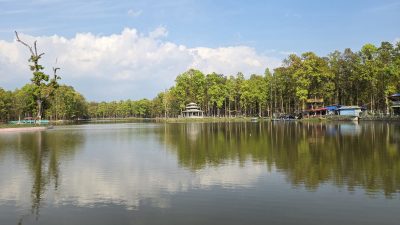 पर्यटकको रोजाइमा रास ताल