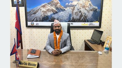 नवनियुक्त पर्यटनमन्त्री पौडेलद्वारा पदबहालीः ‘समृद्धिको खाका मन्त्रालयबाट सुरु हुन्छ’