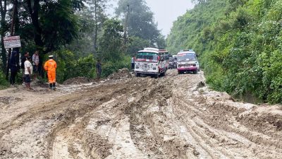 सवारीसाधान आवागमनमा रोक लगाएर  धुलिखेल–खावा सडक स्तरोन्नति थालियो