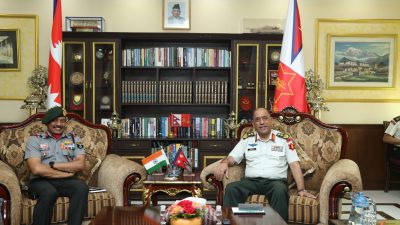 प्रधानसेनापतिसँग लेफ्टिनेन्ट जनरलको भेट