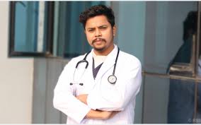 घर घरमै चिकित्सा सेवा पुर्याउँदै डा चेवन