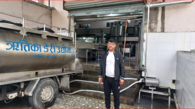 बुबाको पेसालाई पछ्याउँदै सफल डेरी उद्यागी बनेका योगेन्द्र