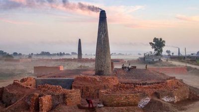 रौतहटमा बेमौसमी वर्षाले काँचो इँटा नष्ट : बीमा गर्न माग