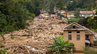 डेढ वर्षपछि बाढीपहिरोले क्षति पुर्याएको  घरको पुनर्निर्माण गर्न अनुदान सिफारिस