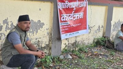मुख्यमन्त्री कार्यालय अगाडि वडाध्यक्षको धर्ना