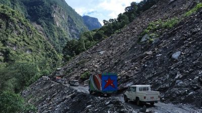 सिरुवारी पहिराले बेनी–जोमसोम सडक अवरुद्ध