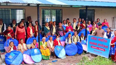 ज्येष्ठ नागरिकलाई झुल वितरण