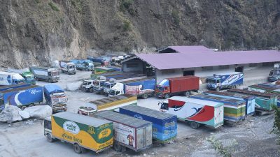 तीन करोड ५१ लाखभन्दा बढीको अवैध सामग्री बरामद