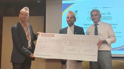 साहित्यकार कोइरालाद्वारा काठमाडौँ बाल अस्पताललाई  आर्थिक सहयोग