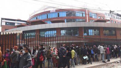 महानगर प्रहरीले बाइकमा ह्वील लक लगाए पछि युवकले लगाए शरीरमा&hellip;