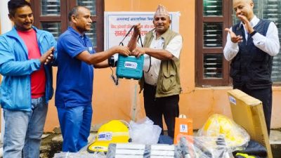 पुर्नबास नगरपालिकाद्वारा विपद् उद्धार सामग्री हस्तान्तरण