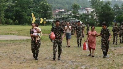 टिमुरे क्षेत्रबाट १२५ जनाको हेलिकप्टरबाट उद्धार