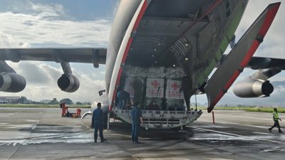 रसुवा बाढी : यसरी आइरहेको छ विदेशबाट सहयोग सामग्री