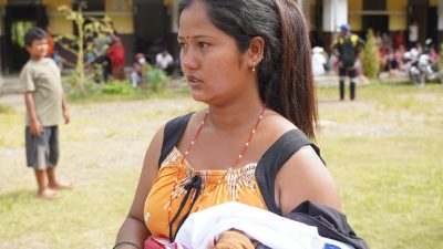 गर्भवती सिर्जना : बाढीले घर गुमाइन्, स्कुलको चिसो कोठामा बस्छिन्
